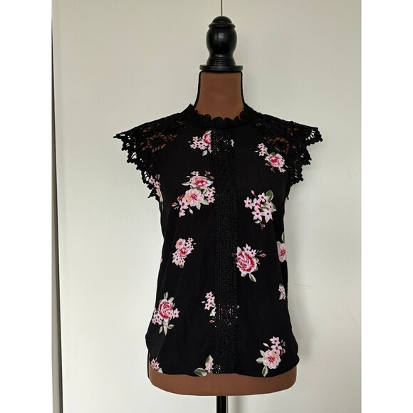 Black floral, lace trim top, Size Small - Picture 10 of 10
